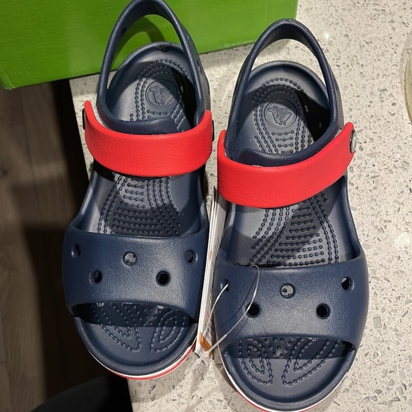 New crocs sandals size 13 - Picture 3 of 6